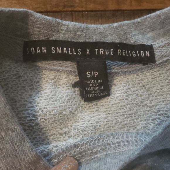 True Religion Women's Cropped Gray Sweatshirt Sz Small - Picture 3 of 8